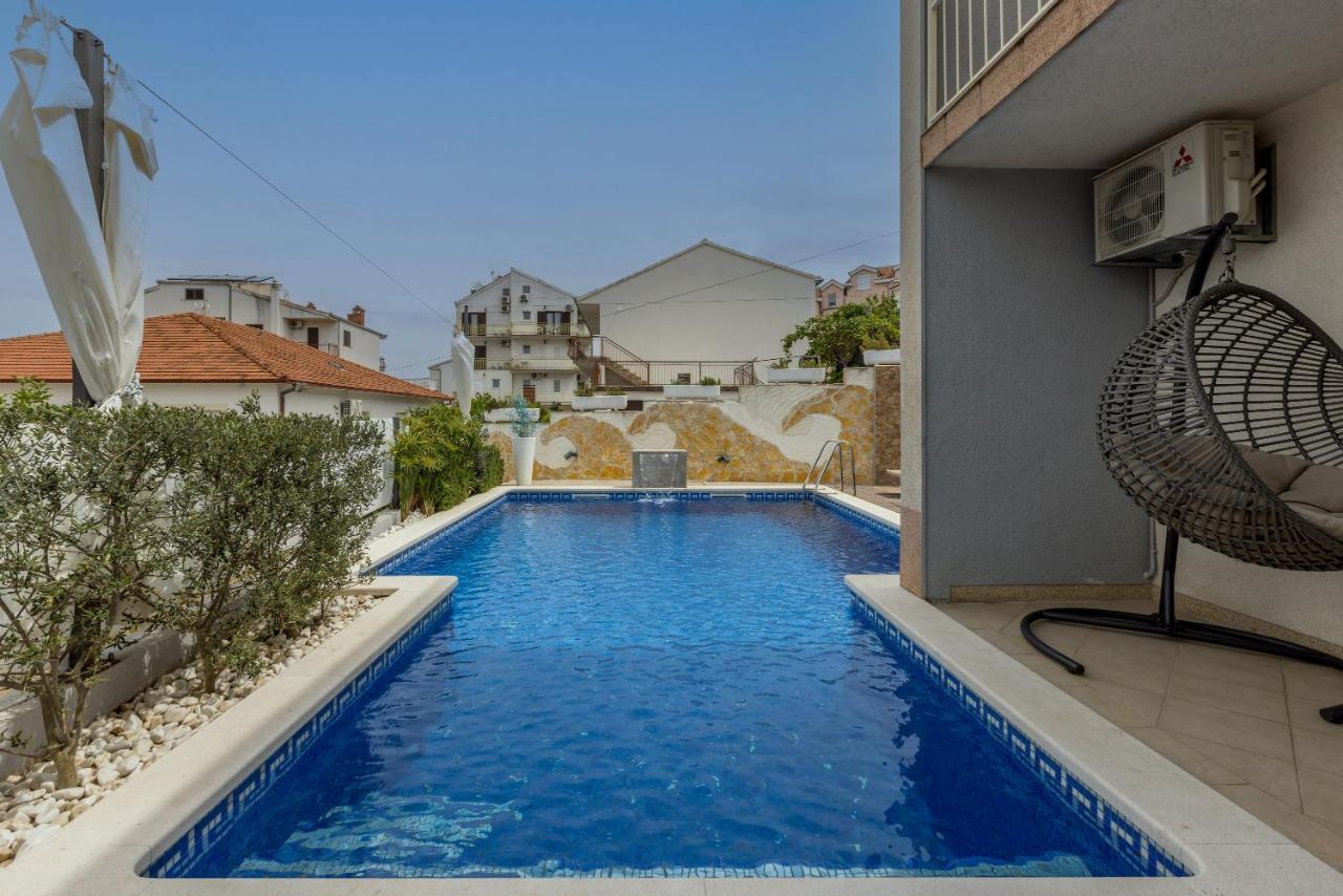 Villa Costa Blu With Pool By The Sea Трогир Экстерьер фото
