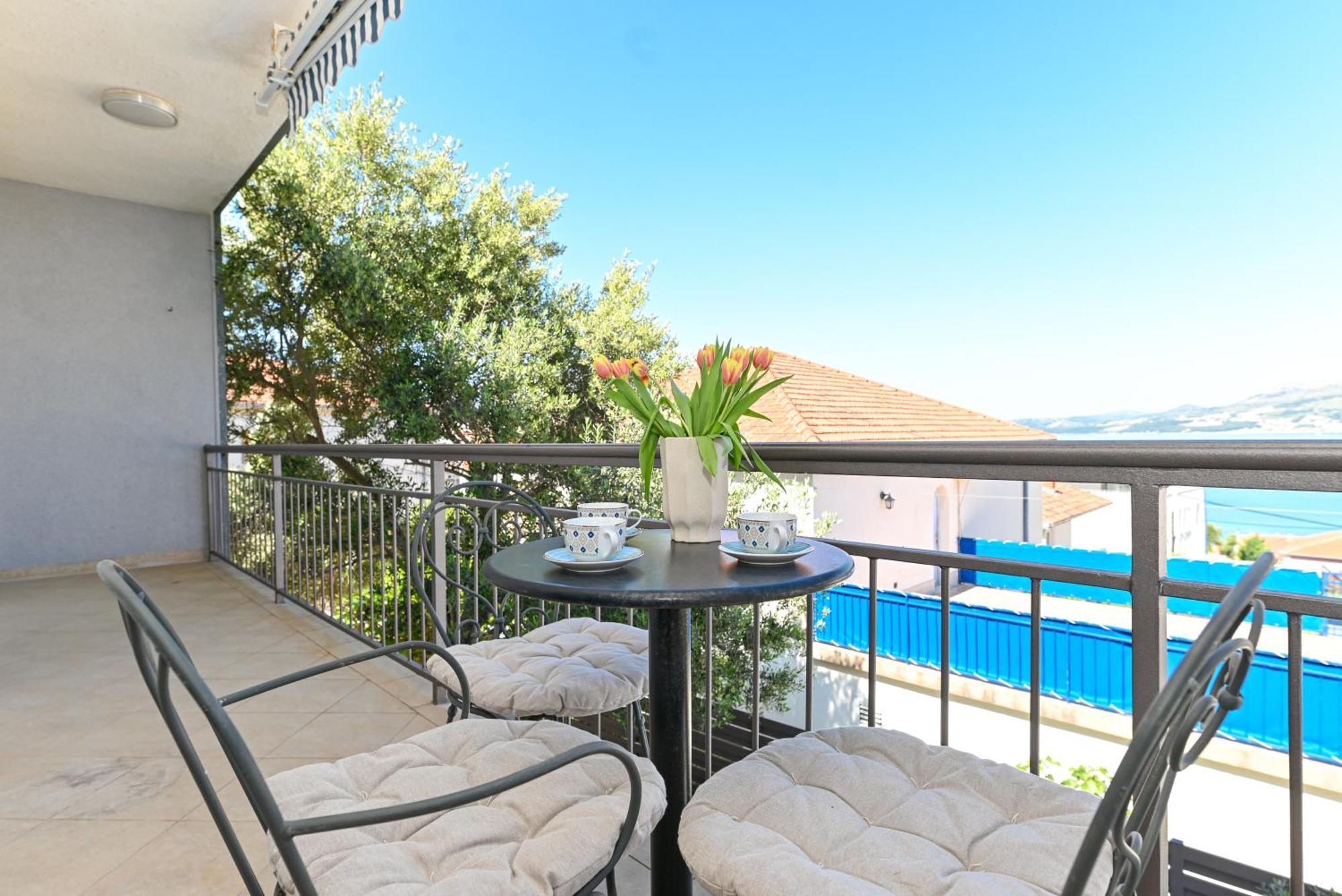 Villa Costa Blu With Pool By The Sea Трогир Экстерьер фото